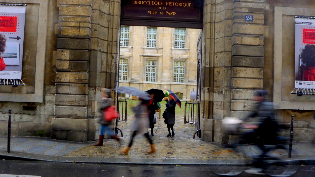 Pedestrians walking in Paris in the rain