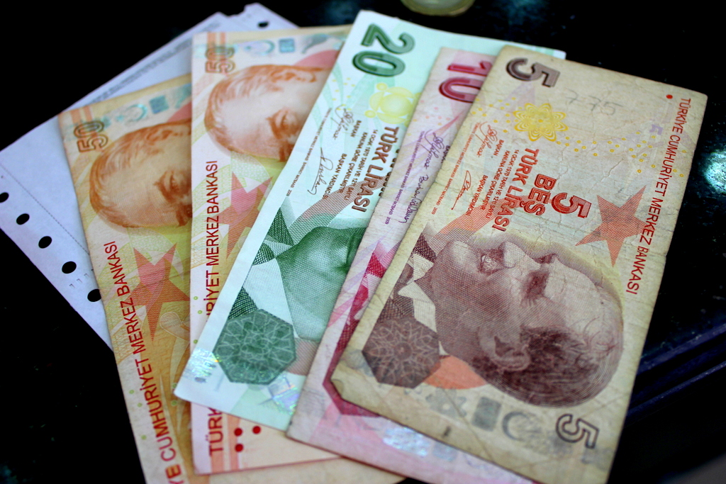 How to Plan an Inexpensive but Awesome Trip Abroad